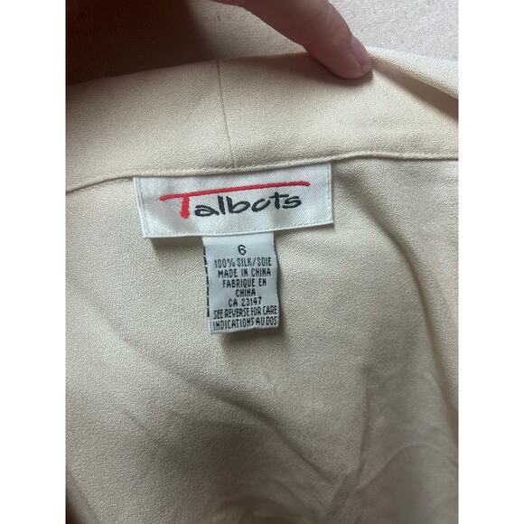 5 White/Cream Button Up Shirts, 4 Talbots, 1 Anne Taylor, Sizes 6-8 - Picture 10 of 10